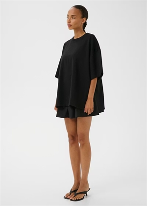 Amina tee Sort Gestuz